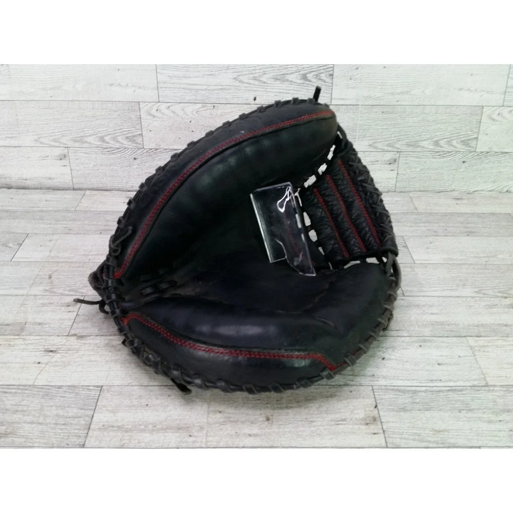 Under Armour Youth Catchers Mitt RHT UACM-100A Black Red Stitch Baseball Glove